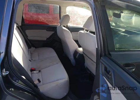 2015 Subaru Forester 2.5I Premium z USA, uszkodzony, nr VIN JF2SJADCXFH827810